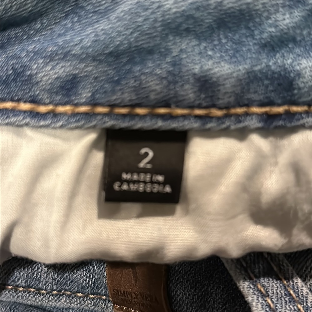 Simply Vera Vera Wang Two-Tone Blue Jeans - Picture 8 of 9
